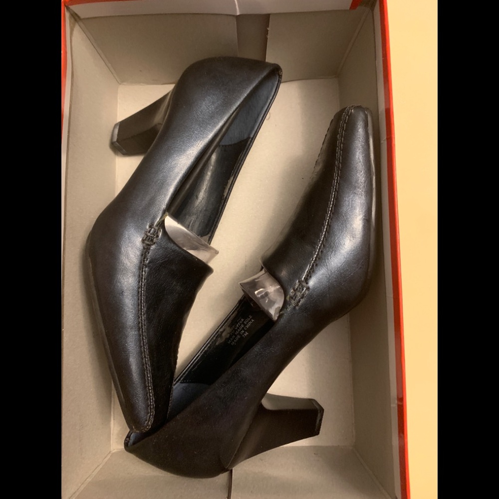 Aerosoles pumps in rich navy